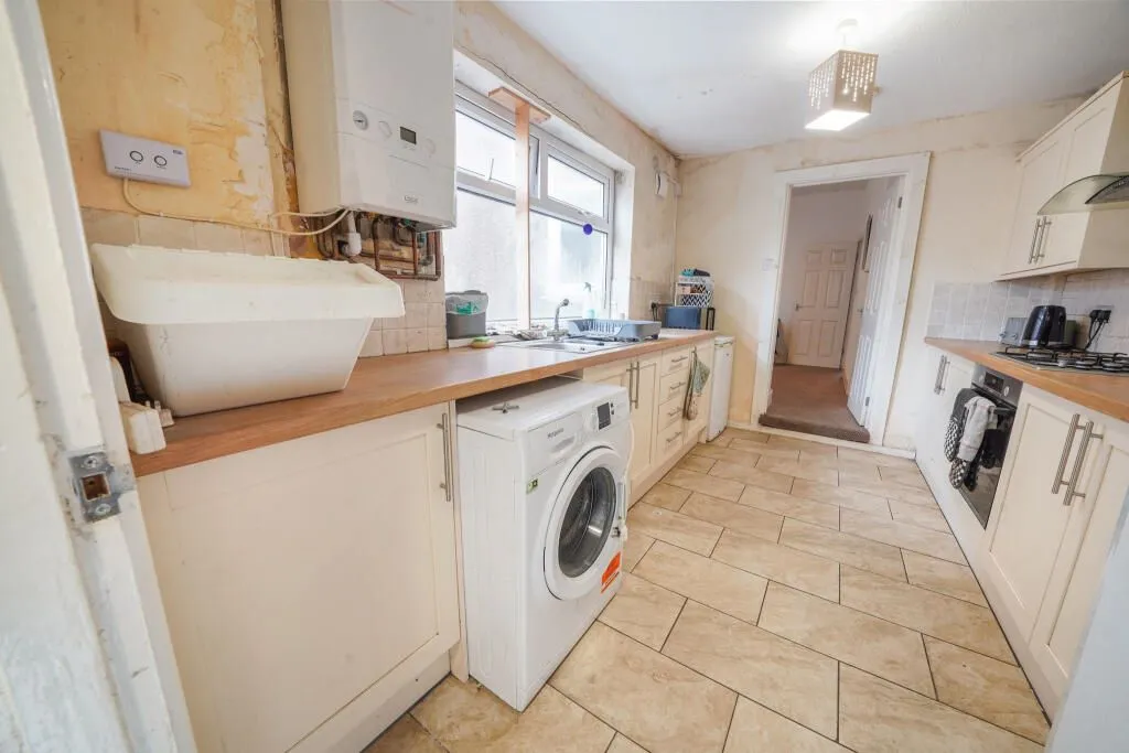 Neath, West Glamorgan, SA11 1NF - Online Properties