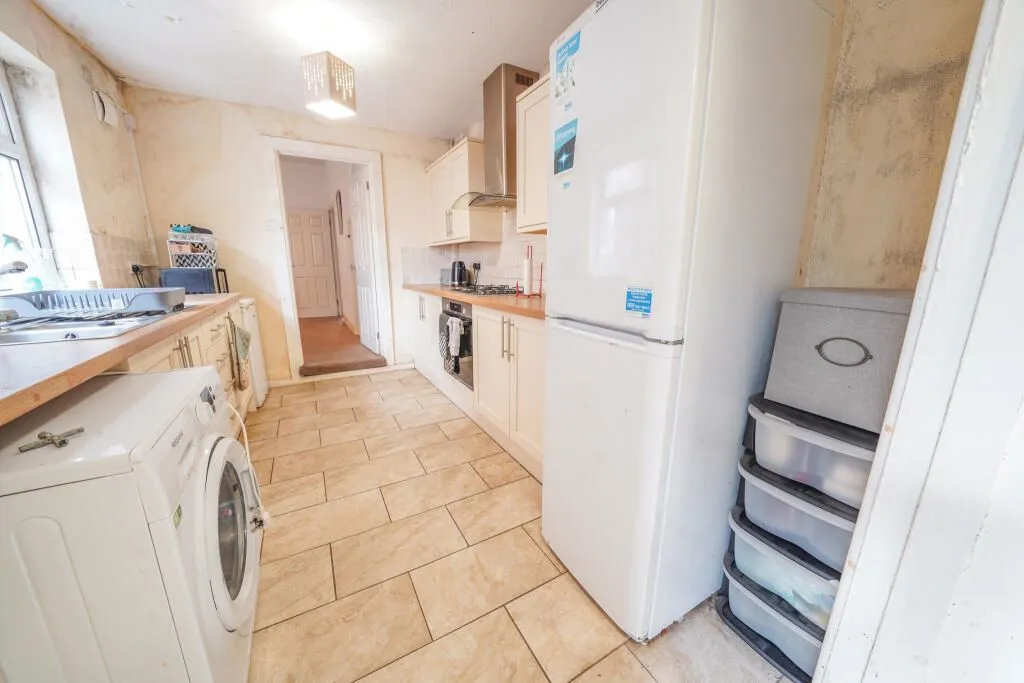 Neath, West Glamorgan, SA11 1NF - Online Properties