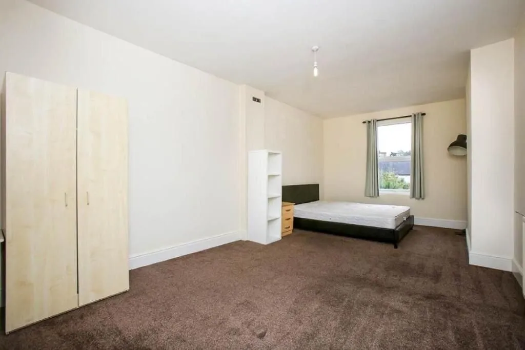 Croydon, Surrey, CR0 4LH - Online Properties