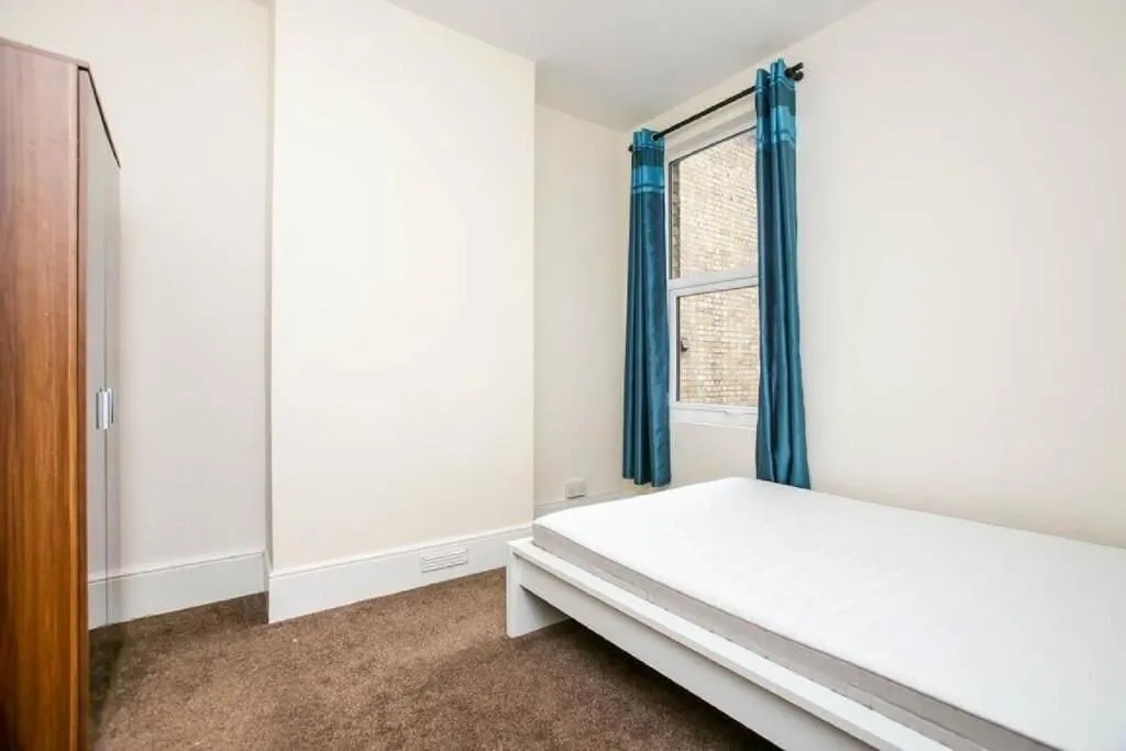 Croydon, Surrey, CR0 4LH - Online Properties