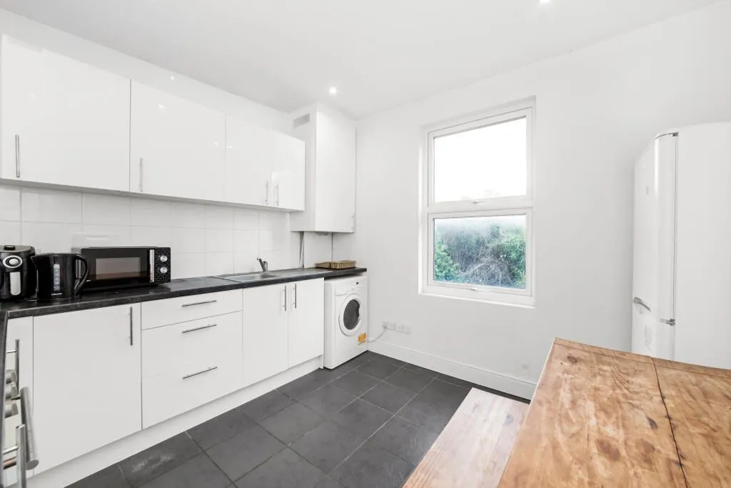 Croydon, Surrey, CR0 4LH - Online Properties