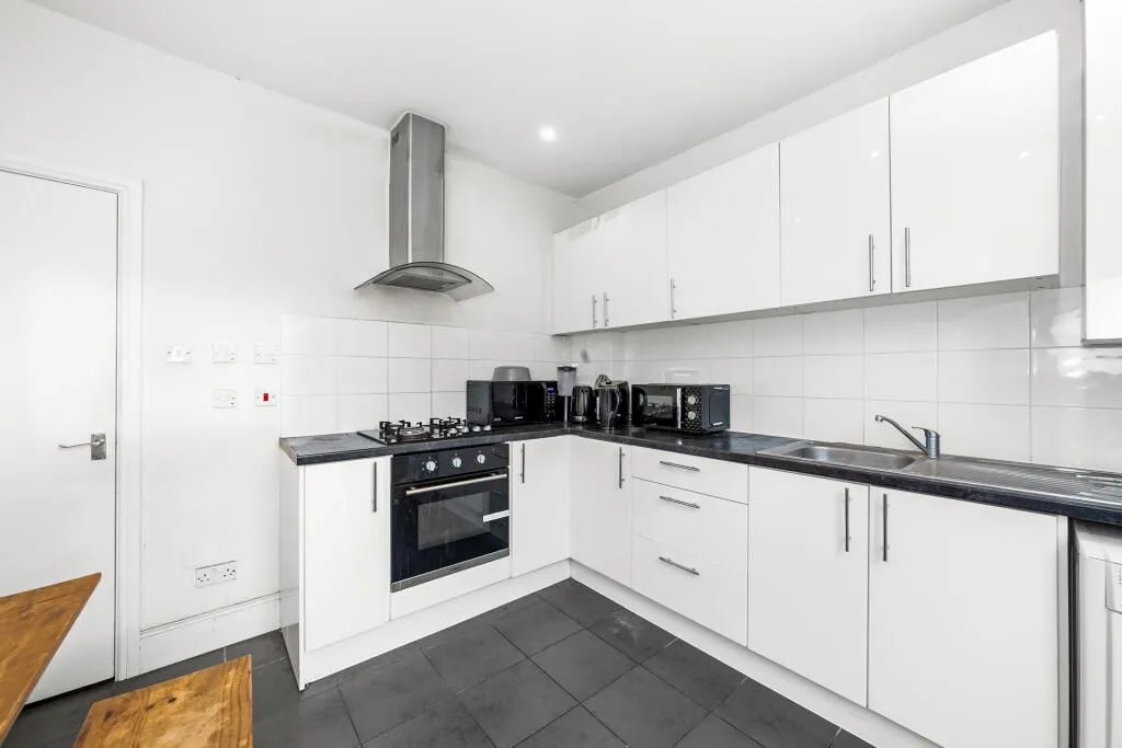 Croydon, Surrey, CR0 4LH - Online Properties