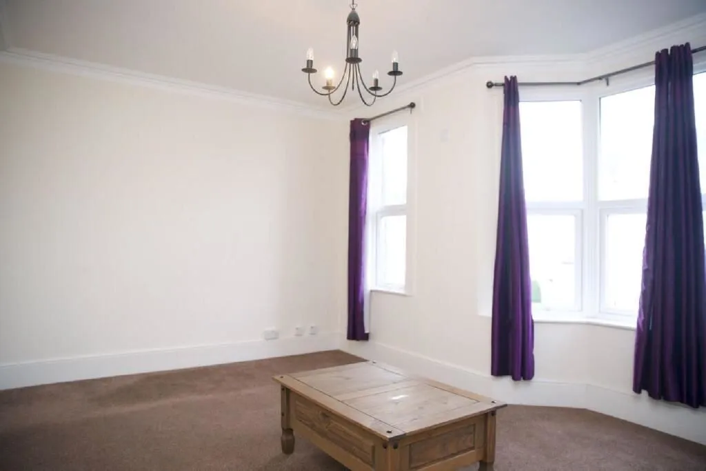 Croydon, Surrey, CR0 4LH - Online Properties