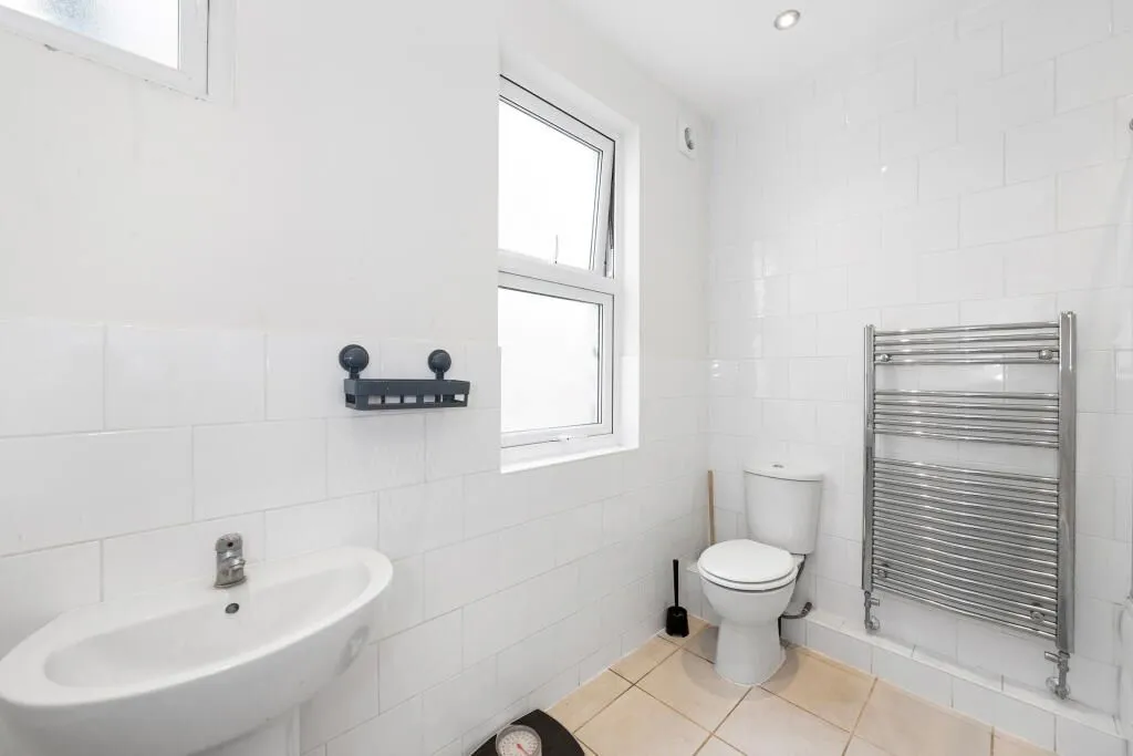 Croydon, Surrey, CR0 4LH - Online Properties