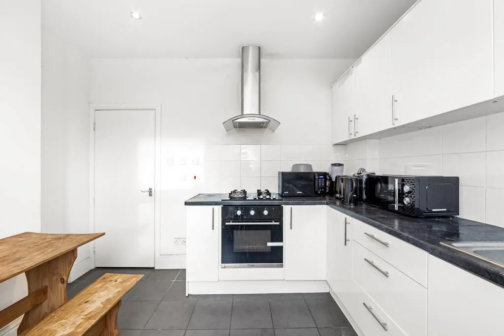 Croydon, Surrey, CR0 4LH - Online Properties