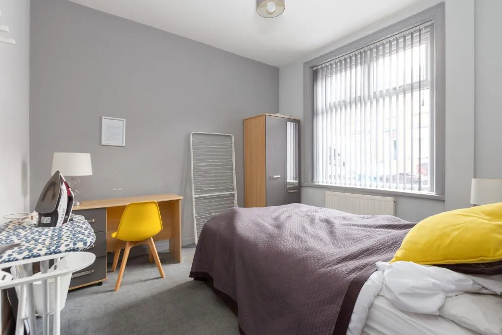 Oldham, Lancashire, OL4 1ND - Online Properties