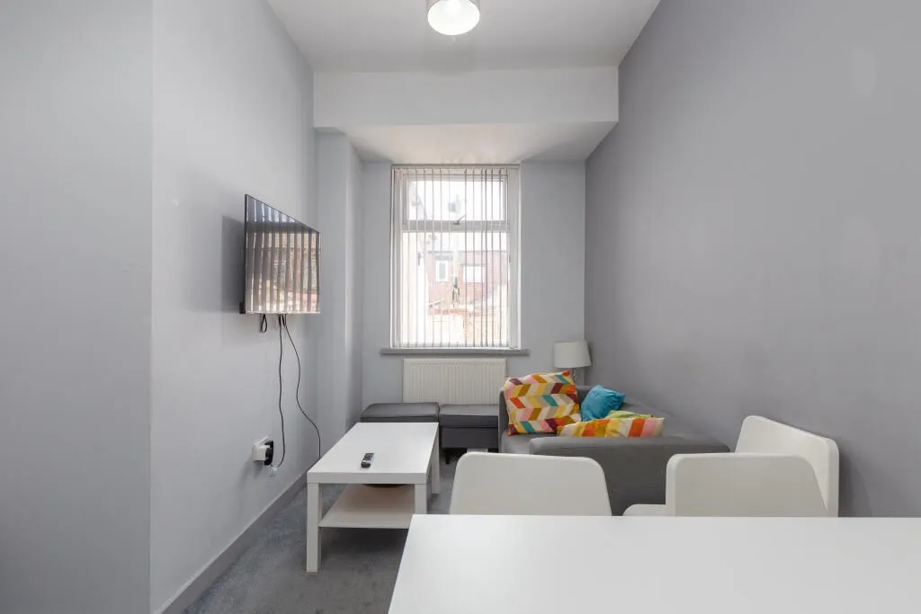 Oldham, Lancashire, OL4 1ND - Online Properties