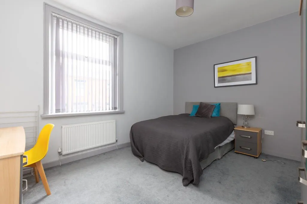 Oldham, Lancashire, OL4 1ND - Online Properties