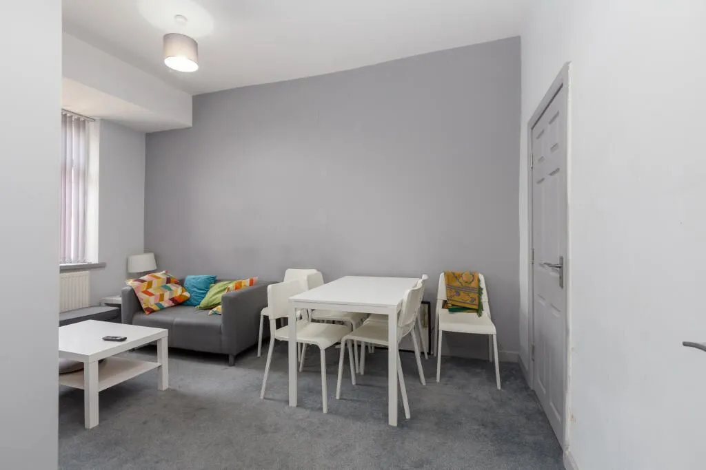 Oldham, Lancashire, OL4 1ND - Online Properties