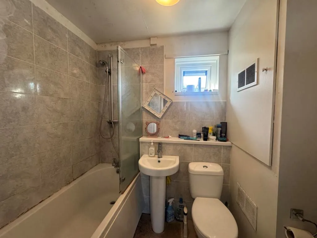Leicester, Leicestershire, LE5 0HA - Online Properties