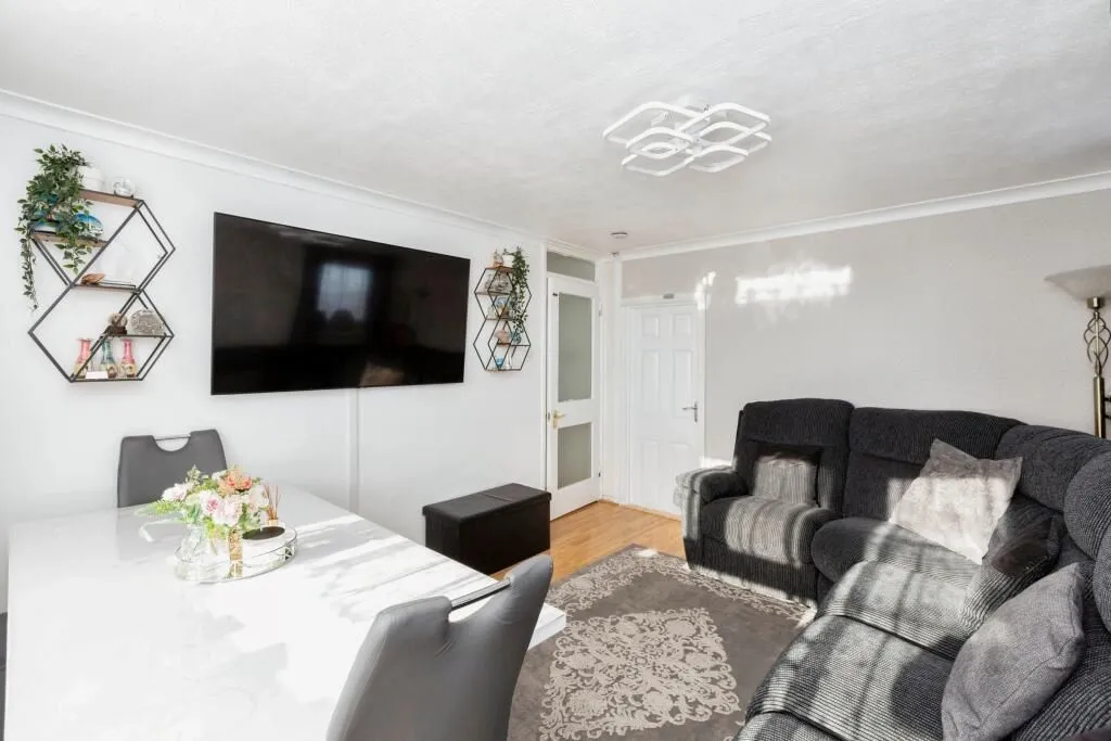 Grantham Road, London, E12 5NA - Online Properties