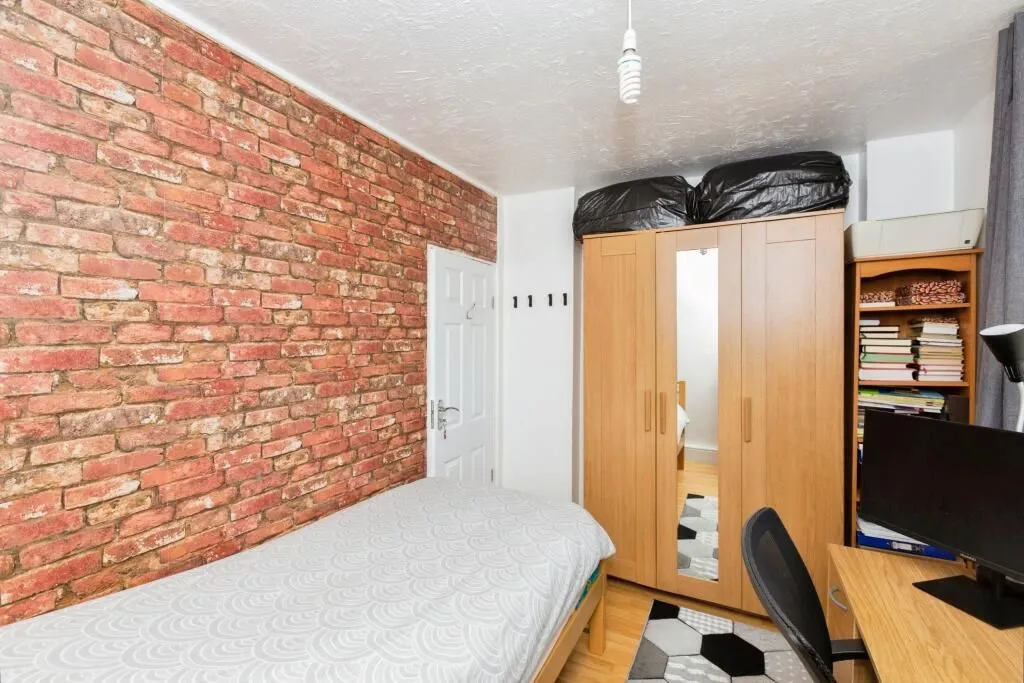 Grantham Road, London, E12 5NA - Online Properties