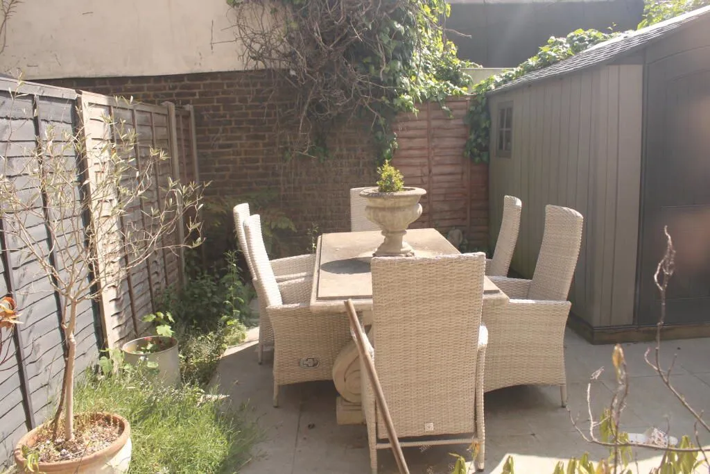 London, NW2 5NJ - Online Properties
