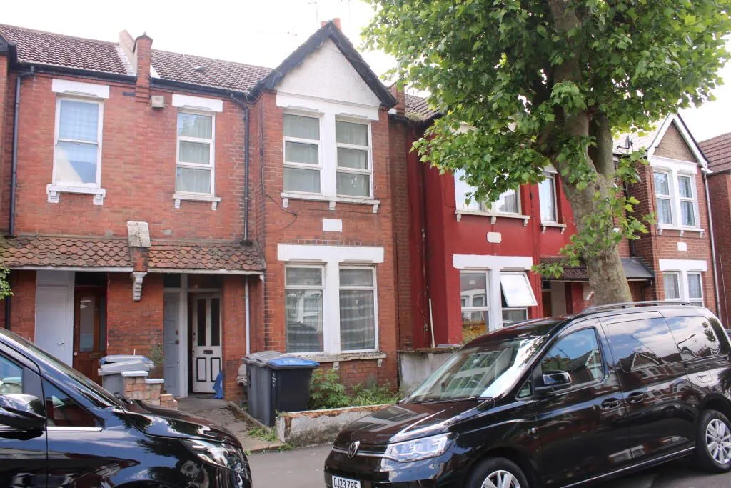 London, NW2 5NJ - Online Properties