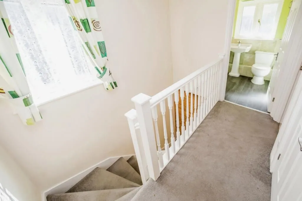Linthwaite, Huddersfield, West Yorkshire, HD7 5NR - Online Properties