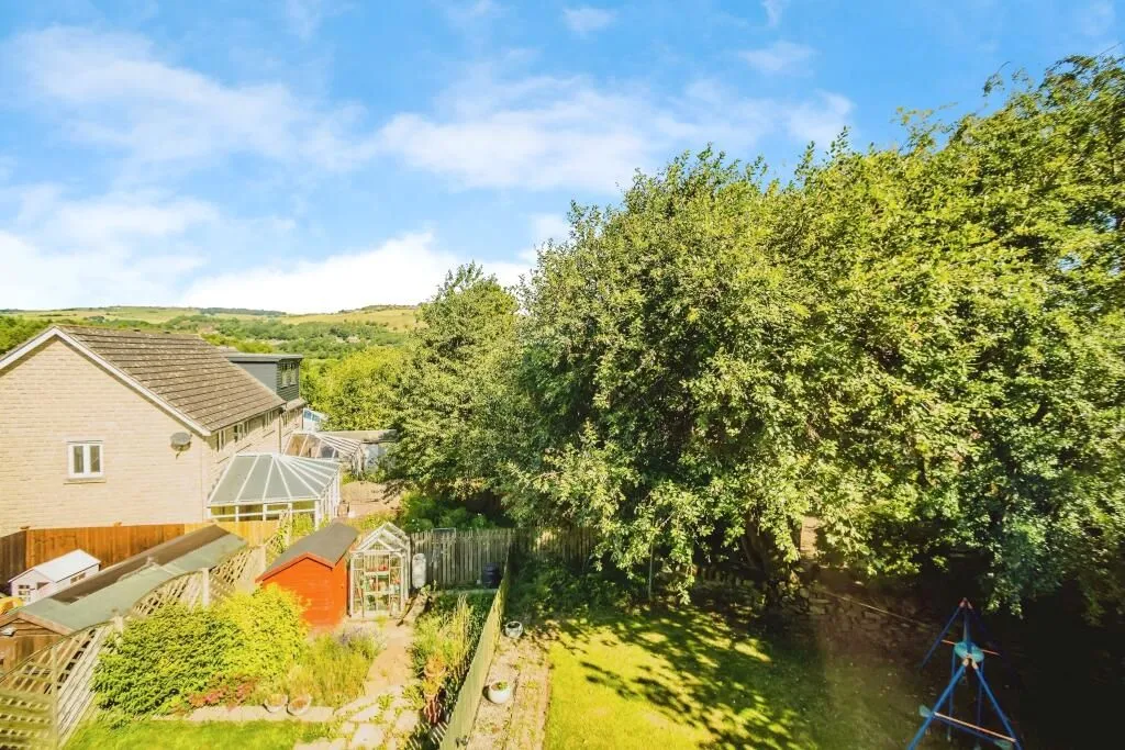 Linthwaite, Huddersfield, West Yorkshire, HD7 5NR - Online Properties