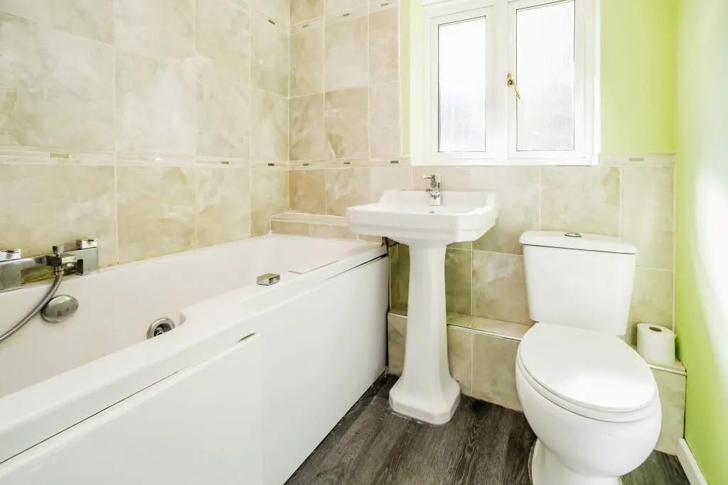 Linthwaite, Huddersfield, West Yorkshire, HD7 5NR - Online Properties