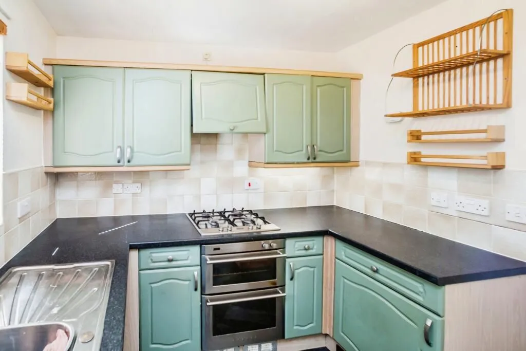 Linthwaite, Huddersfield, West Yorkshire, HD7 5NR - Online Properties