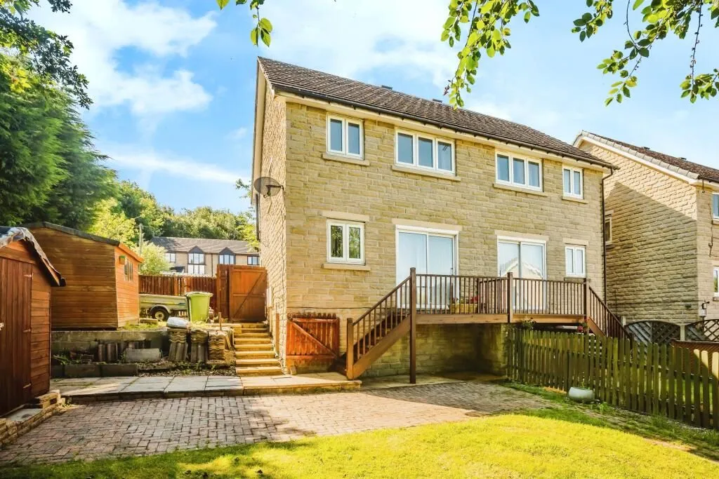 Linthwaite, Huddersfield, West Yorkshire, HD7 5NR - Online Properties