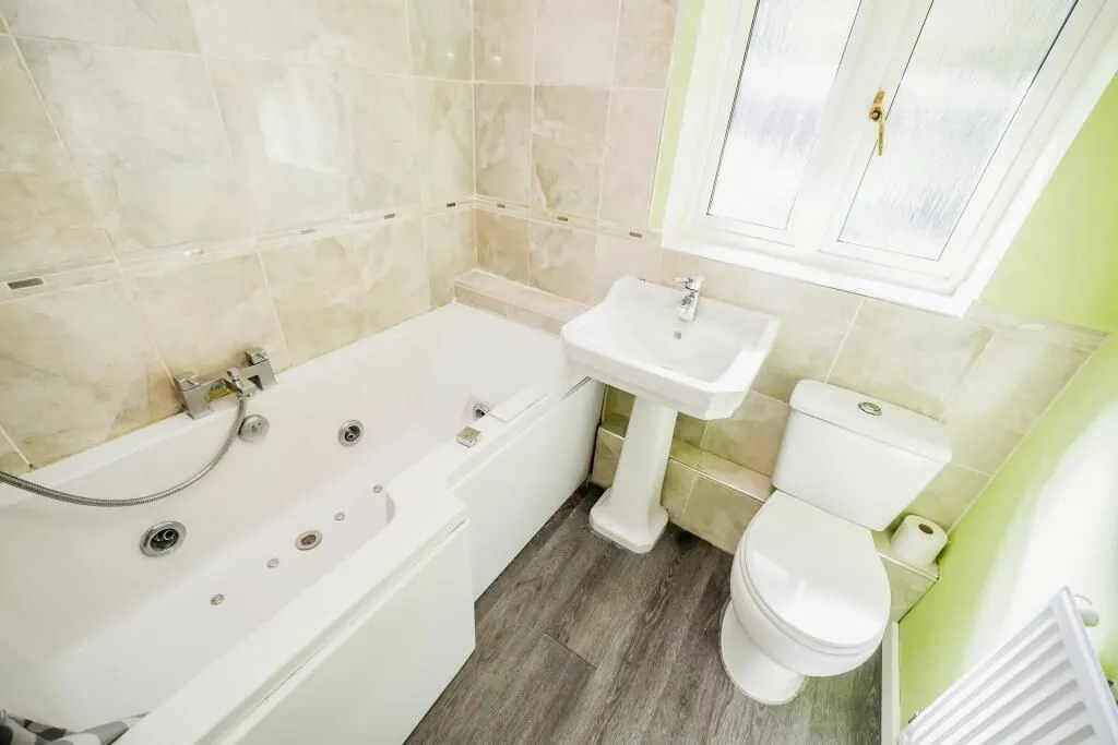 Linthwaite, Huddersfield, West Yorkshire, HD7 5NR - Online Properties