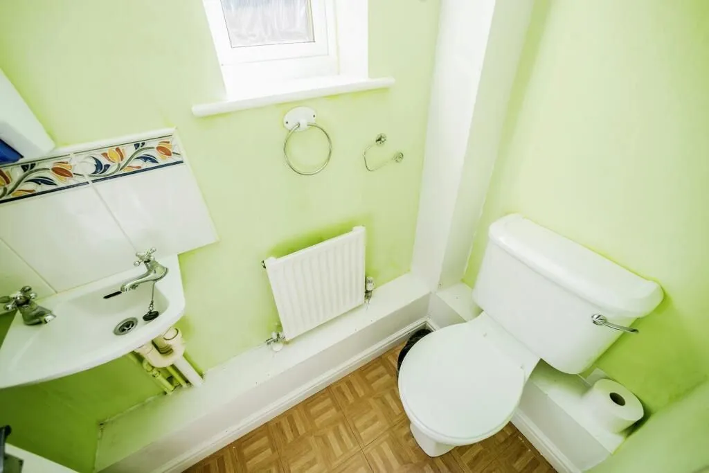 Linthwaite, Huddersfield, West Yorkshire, HD7 5NR - Online Properties