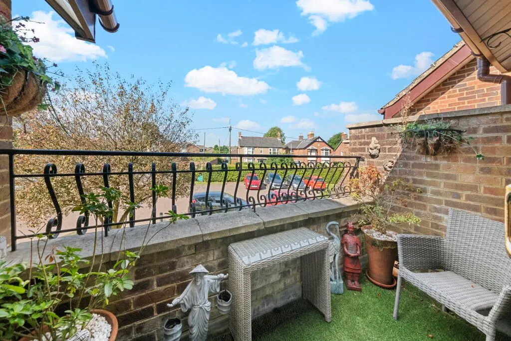 Stokenchurch, High Wycombe, Buckinghamshire, HP14 3RB - Online Properties
