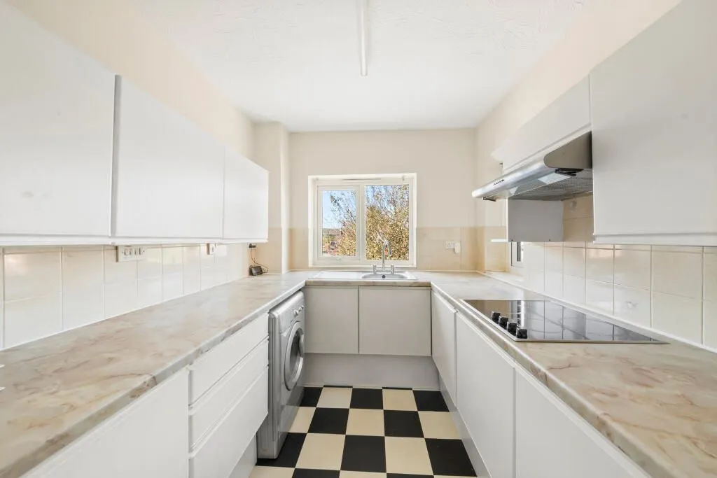 Stokenchurch, High Wycombe, Buckinghamshire, HP14 3RB - Online Properties