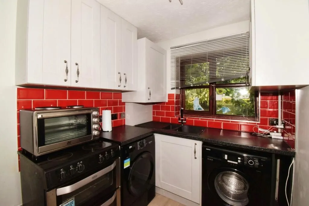 Leicester, Leicestershire, LE5 1AD - Online Properties