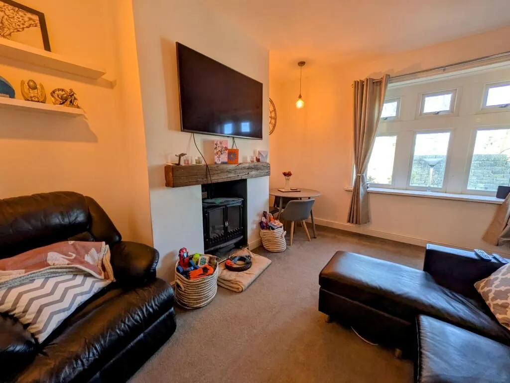 Queensbury, Bradford, West Yorkshire, BD13 2QP - Online Properties