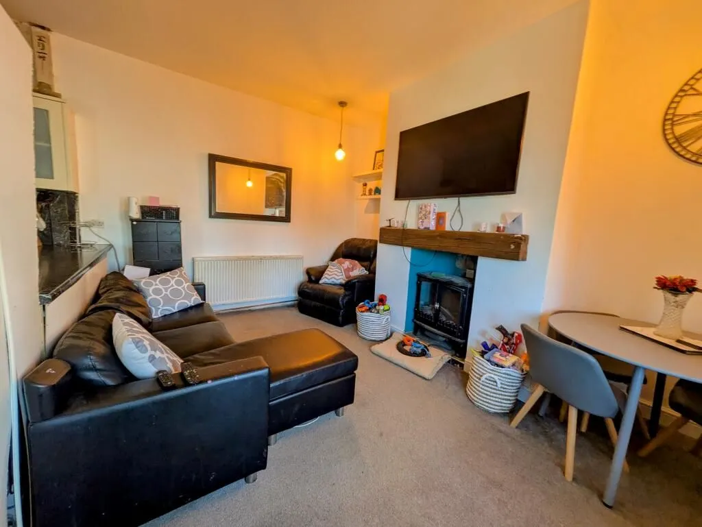 Queensbury, Bradford, West Yorkshire, BD13 2QP - Online Properties