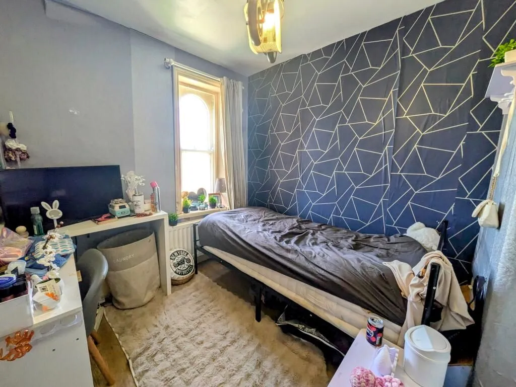Queensbury, Bradford, West Yorkshire, BD13 2QP - Online Properties