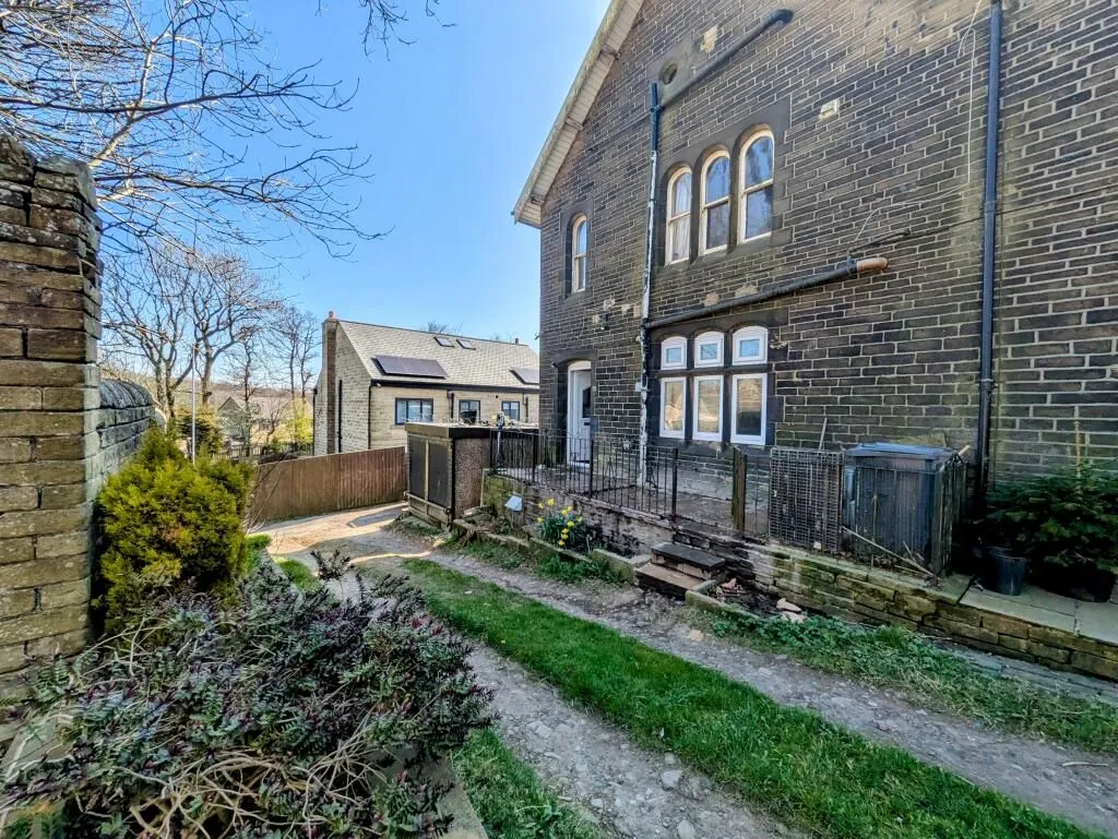 Queensbury, Bradford, West Yorkshire, BD13 2QP - Online Properties