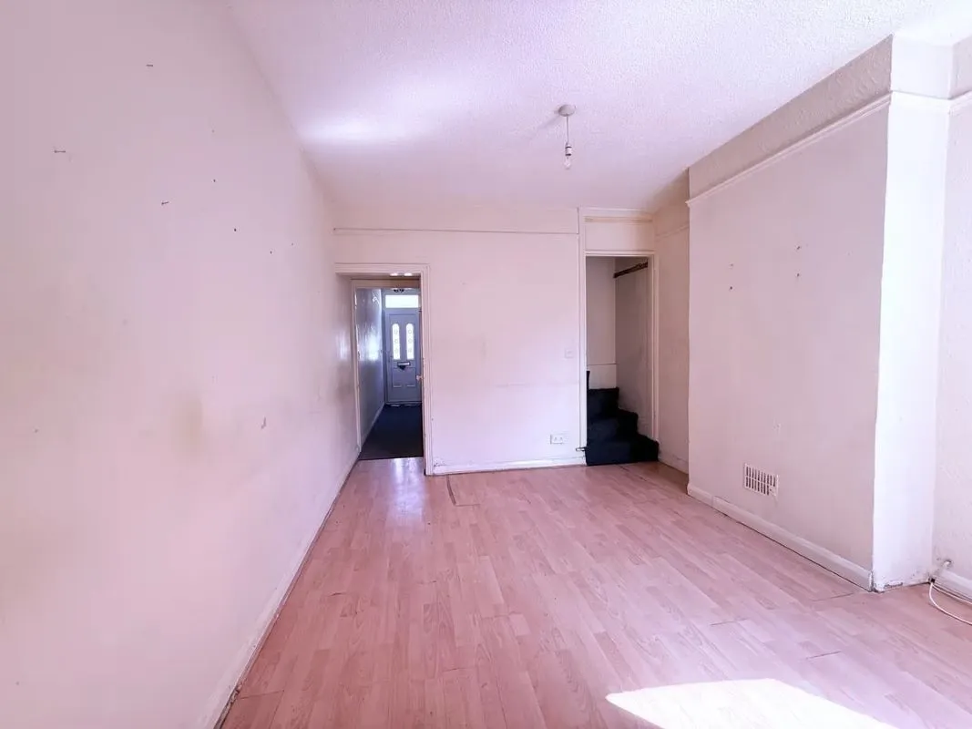 Luton, Bedfordshire, LU1 1NL - Online Properties