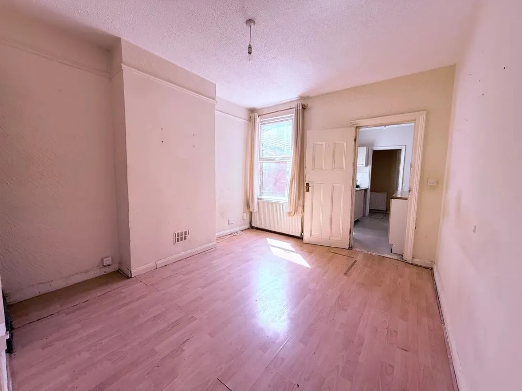 Luton, Bedfordshire, LU1 1NL - Online Properties