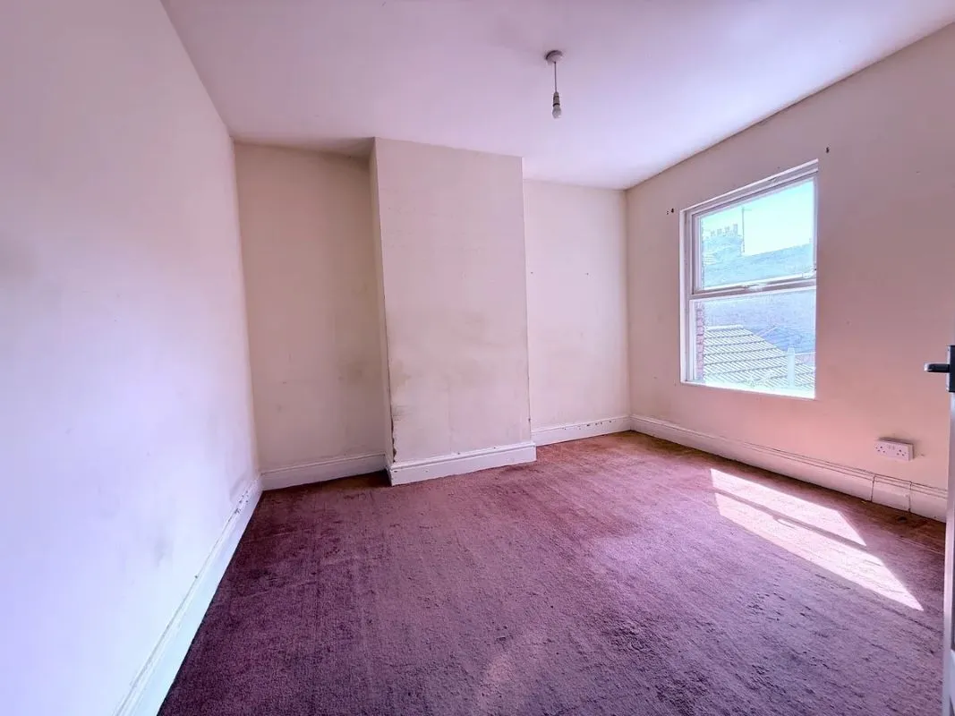 Luton, Bedfordshire, LU1 1NL - Online Properties