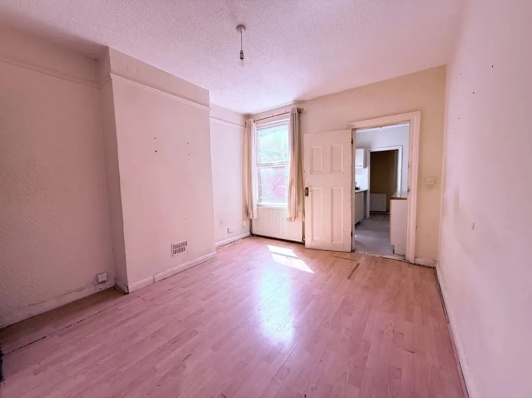 Luton, Bedfordshire, LU1 1NL - Online Properties