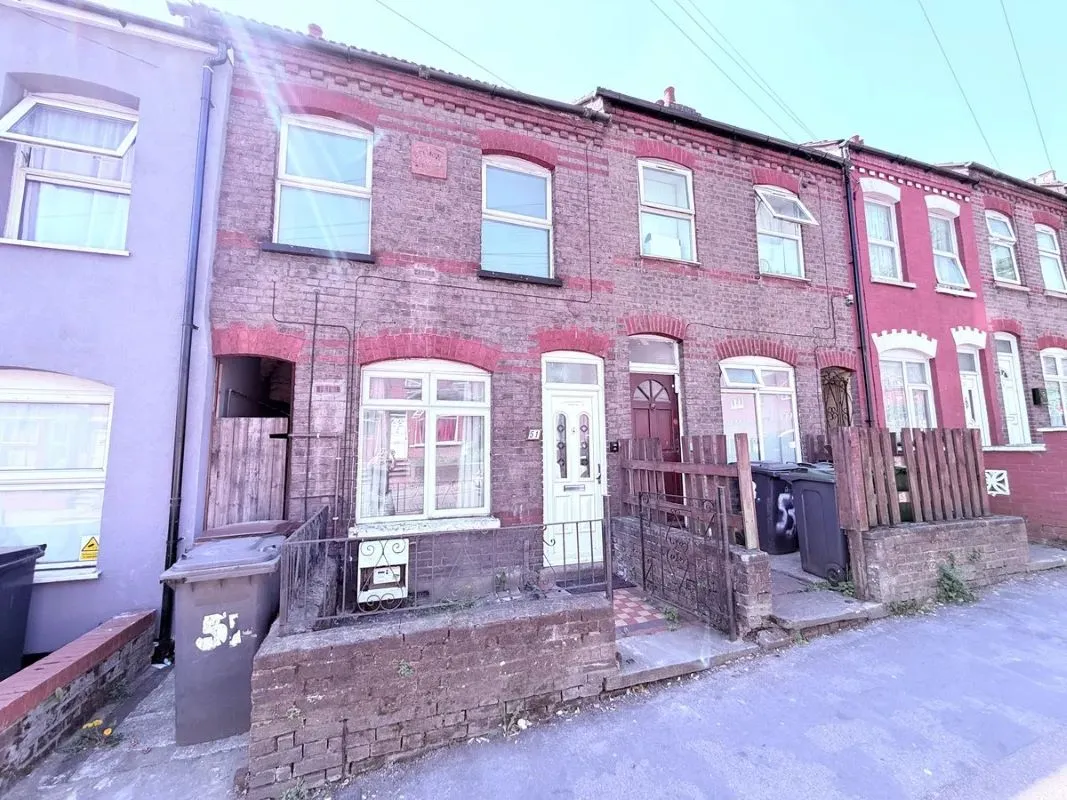 Luton, Bedfordshire, LU1 1NL - Online Properties