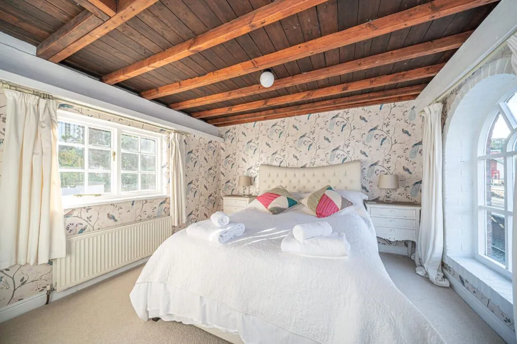 Grosmont, Whitby, North Yorkshire, YO22 5PE - Online Properties