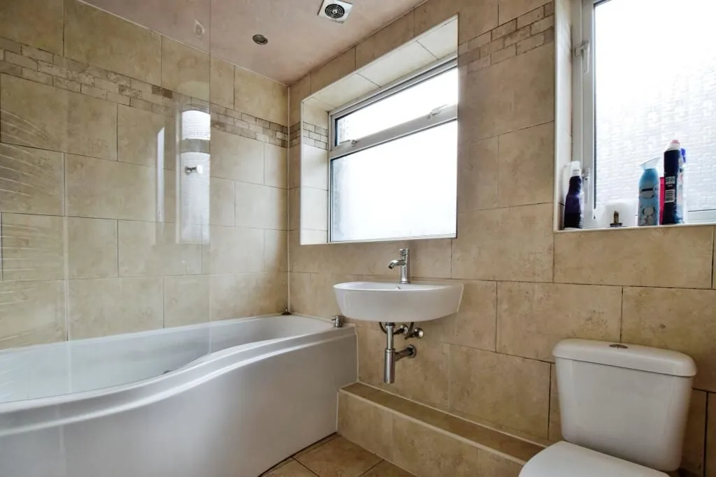 Knutsford, Cheshire, WA16 9AN - Online Properties