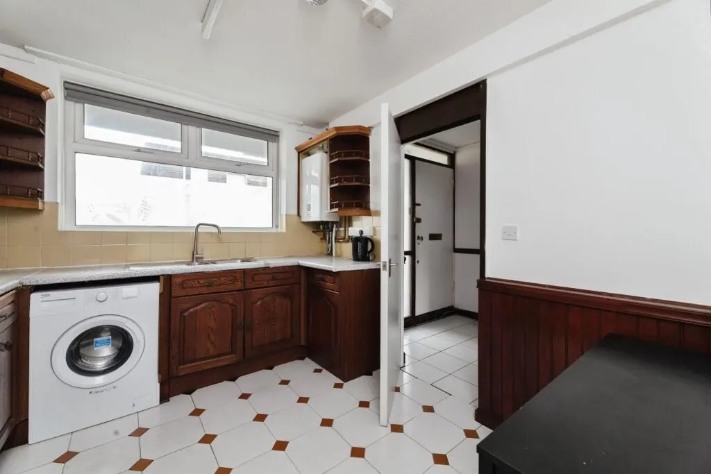 London, E14 7DW - Online Properties