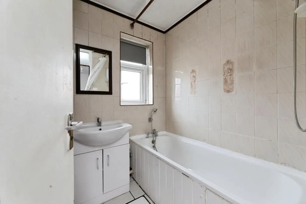 London, E14 7DW - Online Properties