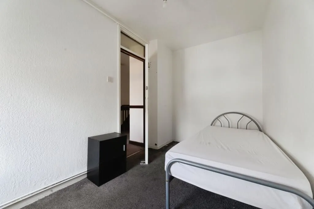 London, E14 7DW - Online Properties