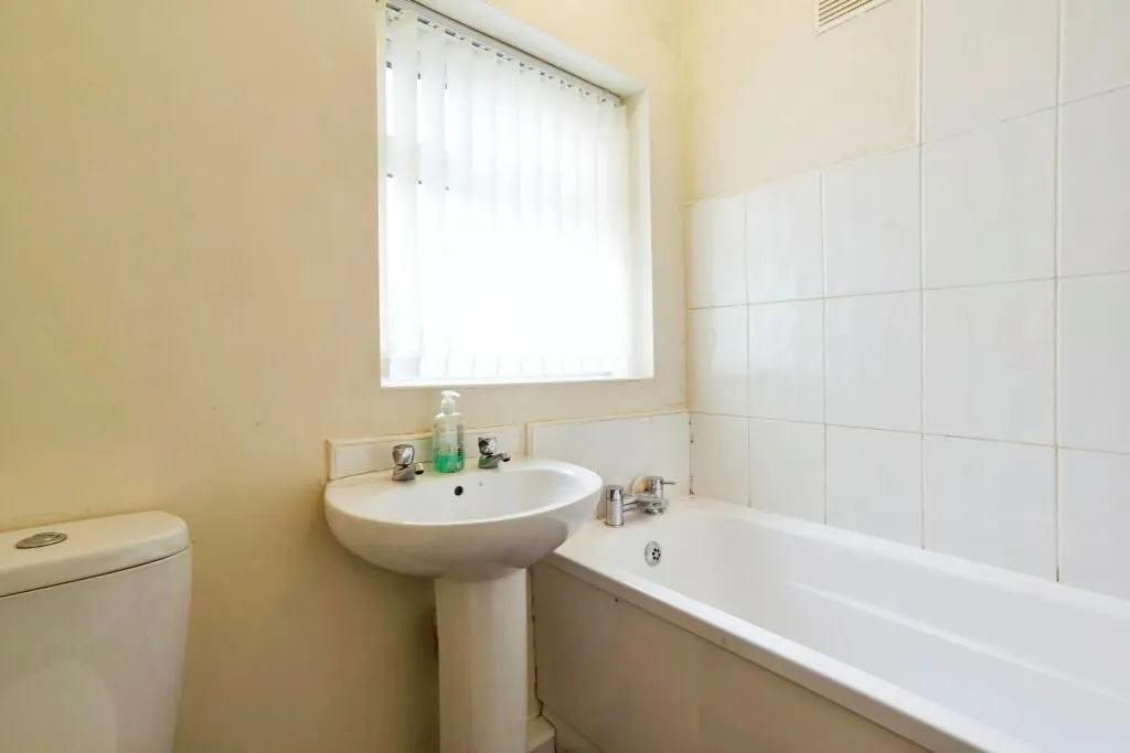 Rodley, Leeds, West Yorkshire, LS13 1JX - Online Properties