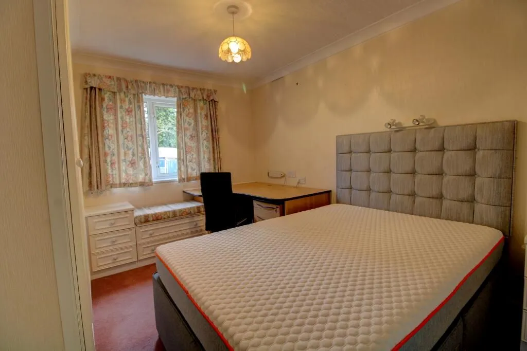 Forest Lane, Tadley, Hampshire, RG26 3NU - Online Properties