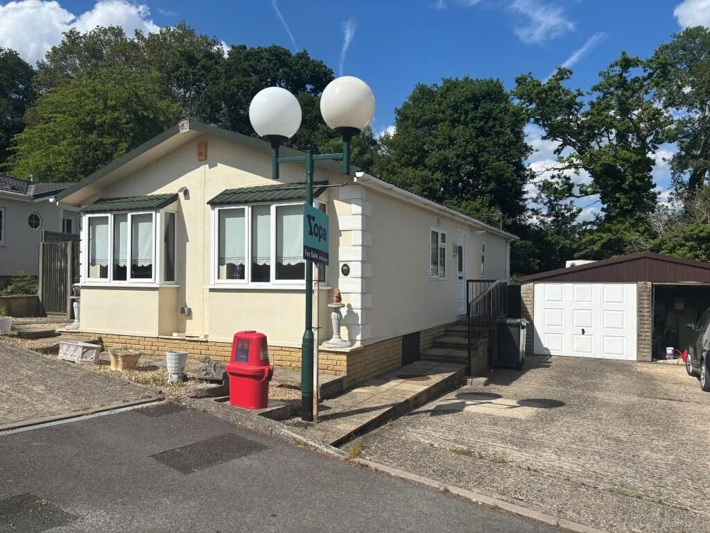 Forest Lane, Tadley, Hampshire, RG26 3NU - Online Properties