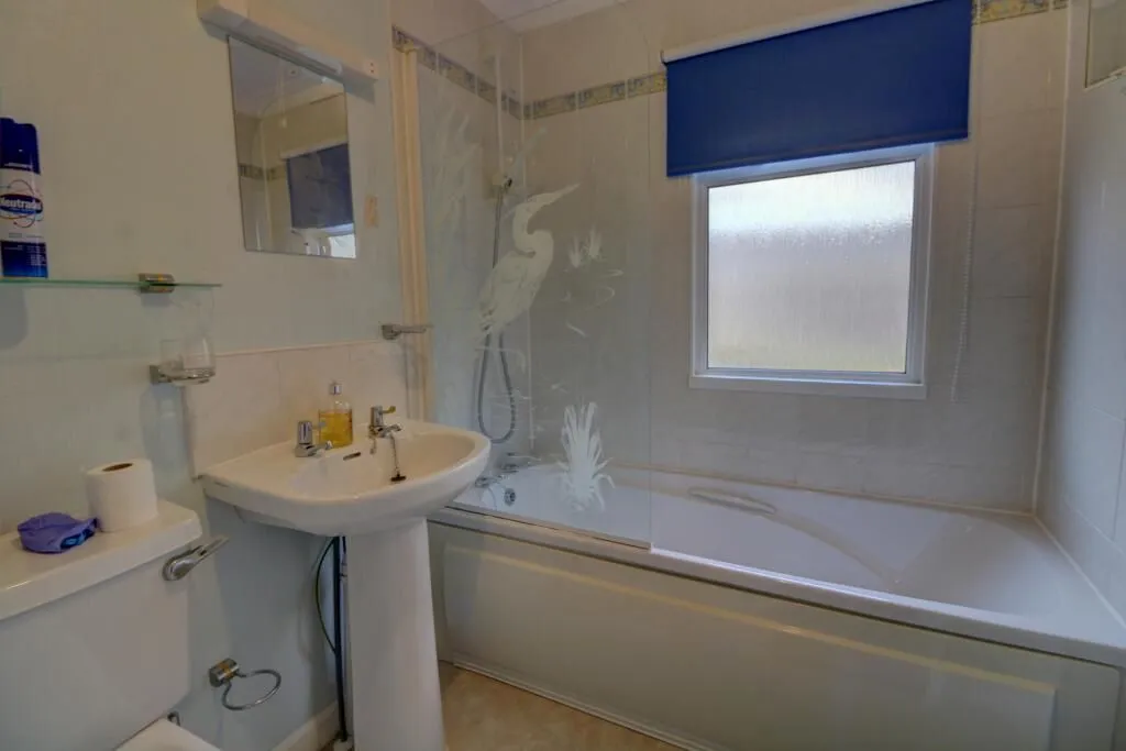 Forest Lane, Tadley, Hampshire, RG26 3NU - Online Properties
