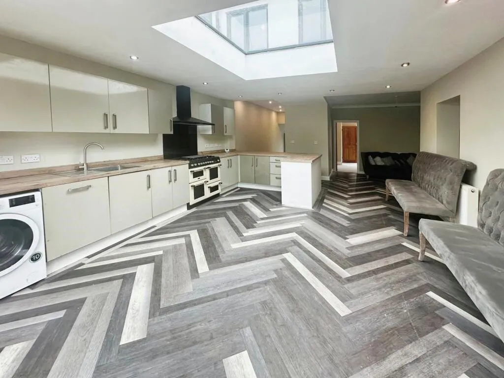 Codsall, Wolverhampton, West Midlands, WV8 1HZ - Online Properties
