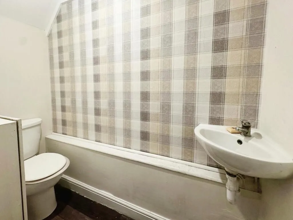Codsall, Wolverhampton, West Midlands, WV8 1HZ - Online Properties