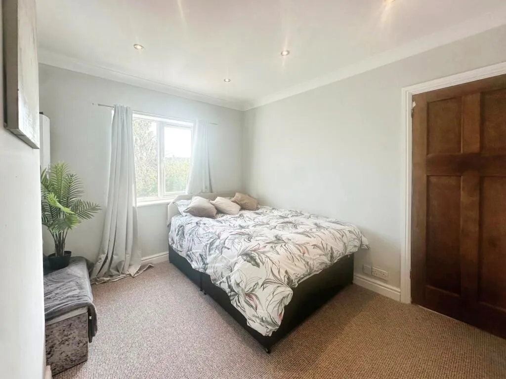 Codsall, Wolverhampton, West Midlands, WV8 1HZ - Online Properties