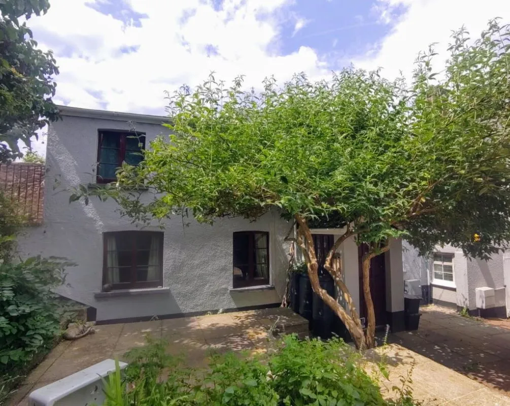 High Street, Crediton, Devon, EX17 3AE - Online Properties